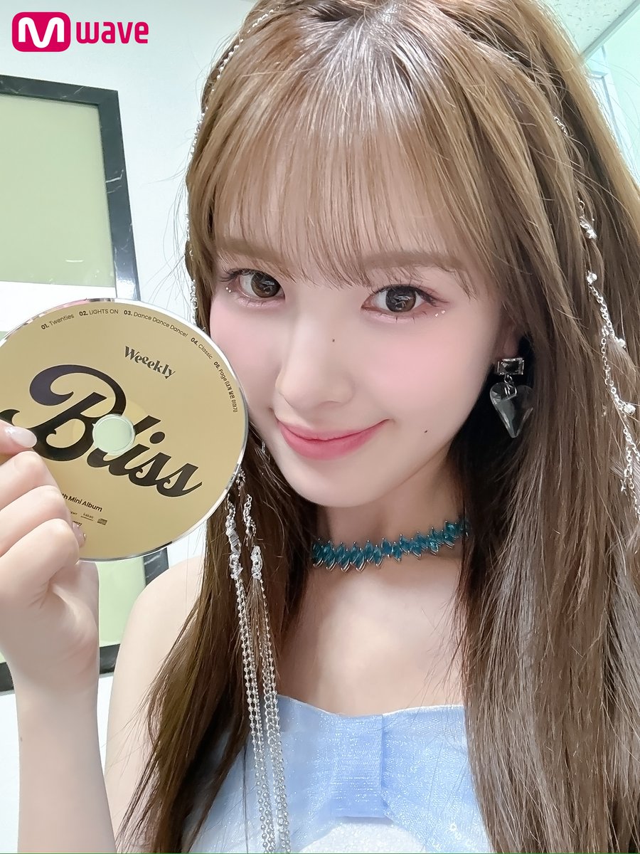 OfficialMwave's tweet photo. [#Mwave shop]
[#Bliss] introduced by #Weeekly 🩵
Album containing Weeekly's signatures only in Mwave!

SIGNED Weeekly – 6th Mini Album [Bliss]
👉 ~ 2024.07.21 6PM KST
👉 https://t.co/VrL7RNjZ7s

#이재희 #LeeJaehee
#지한 #Jihan
#조아 #Zoa https://t.co/9q0gU99eC1