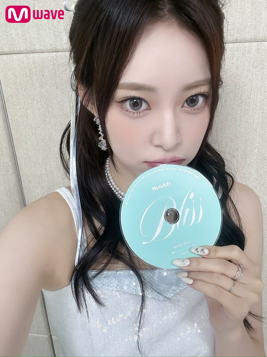 OfficialMwave's tweet photo. [#Mwave shop]
[#Bliss] introduced by #Weeekly 🩵
Album containing Weeekly's signatures only in Mwave!

SIGNED Weeekly – 6th Mini Album [Bliss]
👉 ~ 2024.07.21 6PM KST
👉 https://t.co/VrL7RNjZ7s

#이재희 #LeeJaehee
#지한 #Jihan
#조아 #Zoa https://t.co/9q0gU99eC1
