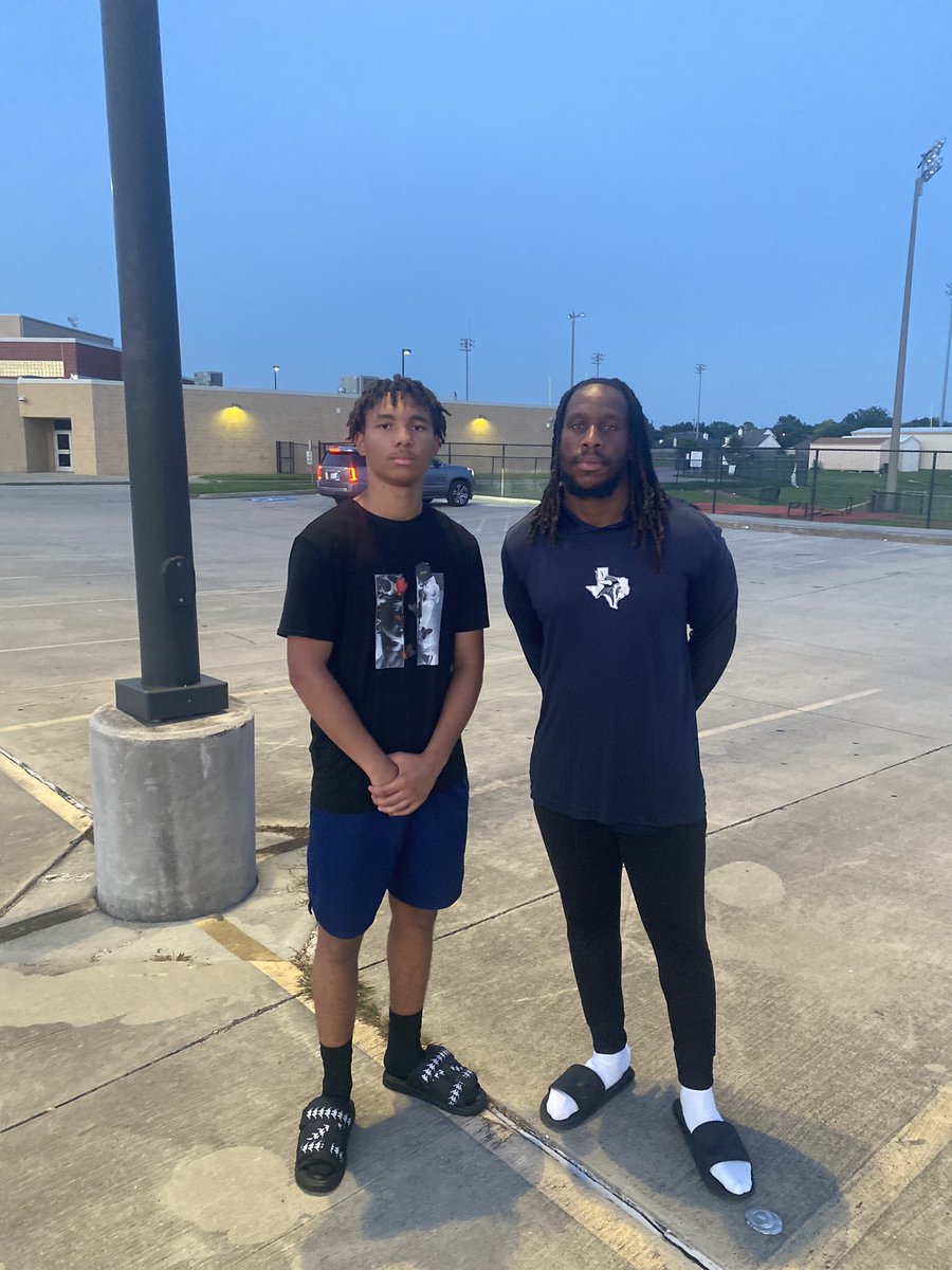 DonnieBaggs_'s tweet photo. 2027 LB @Aj2027_ (6’2 190) crafting zone drops. Good size and movement for the upcoming sophomore #HCville https://t.co/hqf298ww4z