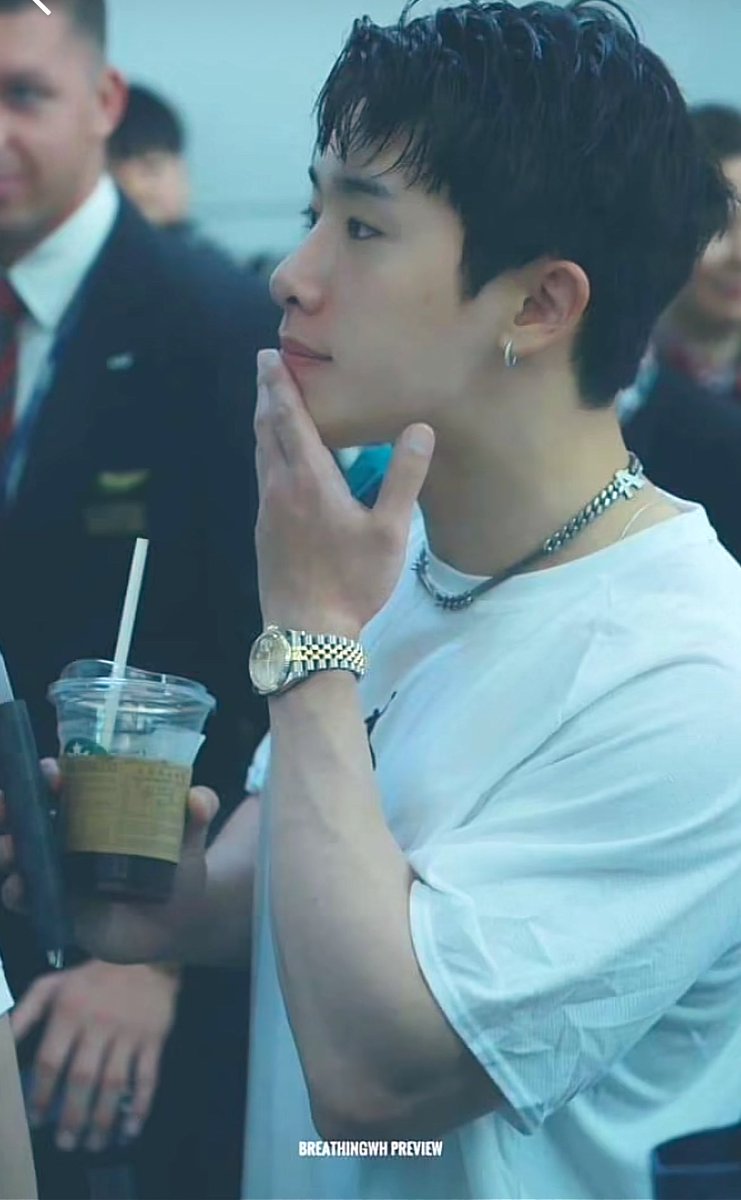 HyungwonNunu's tweet photo. Hw: "what if we get matching watches?"
Wh: "hm? I'd prefer matching rings if you ask me. Why watches tho?"
Hw: "hmm. Coz, no matter where we are, even when we're apart...
It's means we are both living and existing at the same time...
..Our own time line"
#2won #hyungwonho https://t.co/blVsyoxreW