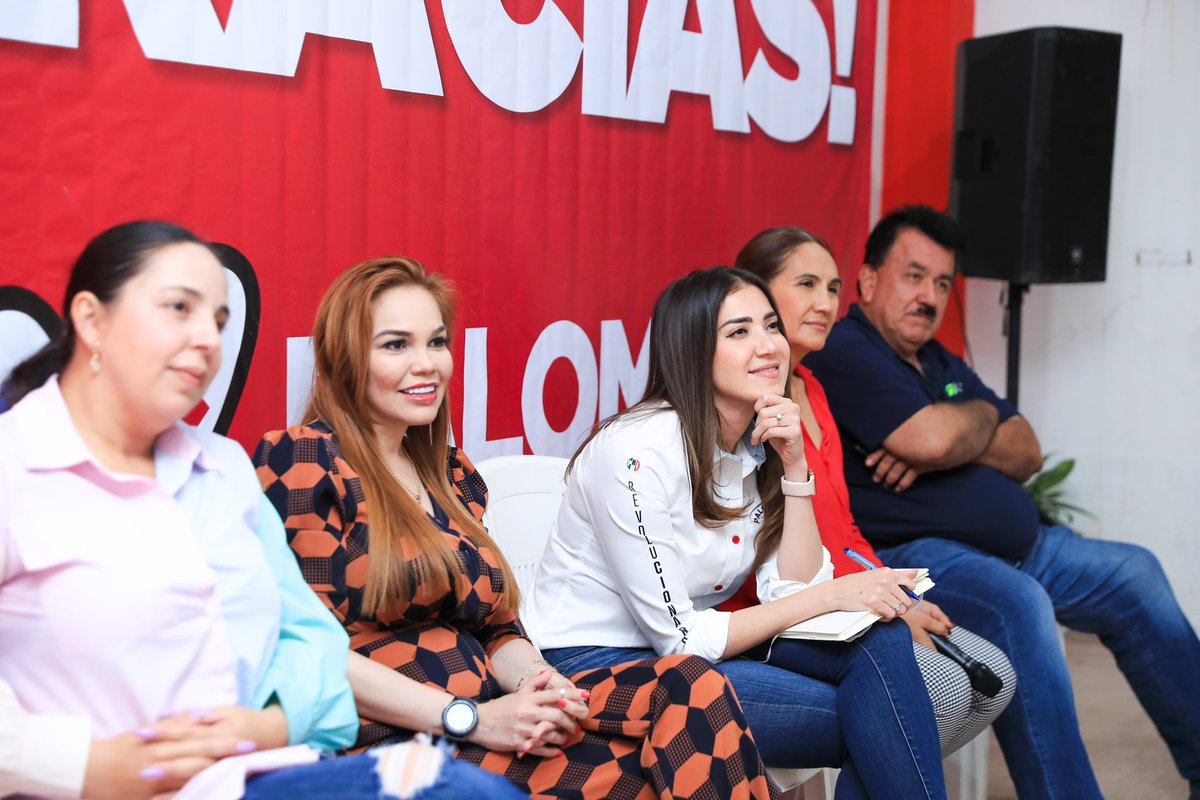 palomaSnchez's tweet photo. ¡Gracias, #Elota!

Estoy muy agradecida por todo su apoyo durante la campaña. 

Yo no llego al Senado sola: ¡Elota viene conmigo! 👊🏻

Gracias a mis compañeros candidatos @germanescobarmx y Tatiana Delgado 

Comenzamos agradeciendo municipio por municipio su apoyo, gracias a mi presidenta @PaolaGarateV y a mi presidenta del comité municipal Fedra.