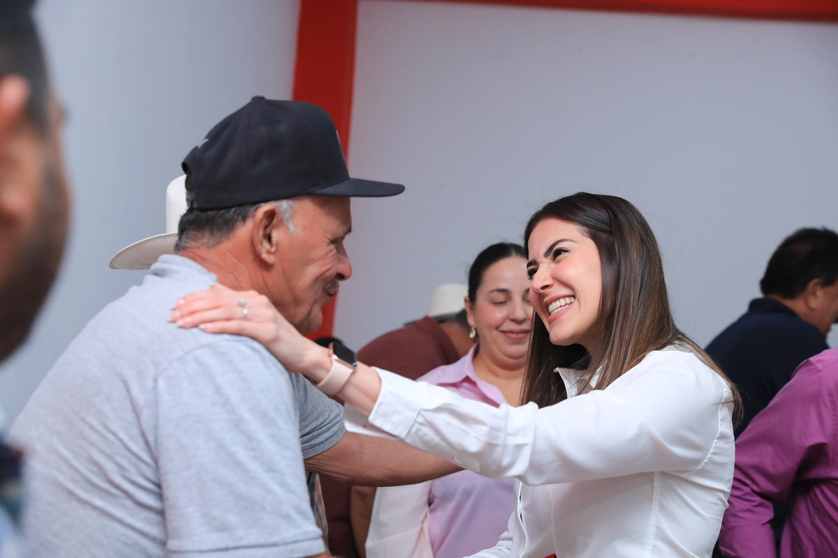 palomaSnchez's tweet photo. ¡Gracias, #Elota!

Estoy muy agradecida por todo su apoyo durante la campaña. 

Yo no llego al Senado sola: ¡Elota viene conmigo! 👊🏻

Gracias a mis compañeros candidatos @germanescobarmx y Tatiana Delgado 

Comenzamos agradeciendo municipio por municipio su apoyo, gracias a mi presidenta @PaolaGarateV y a mi presidenta del comité municipal Fedra.