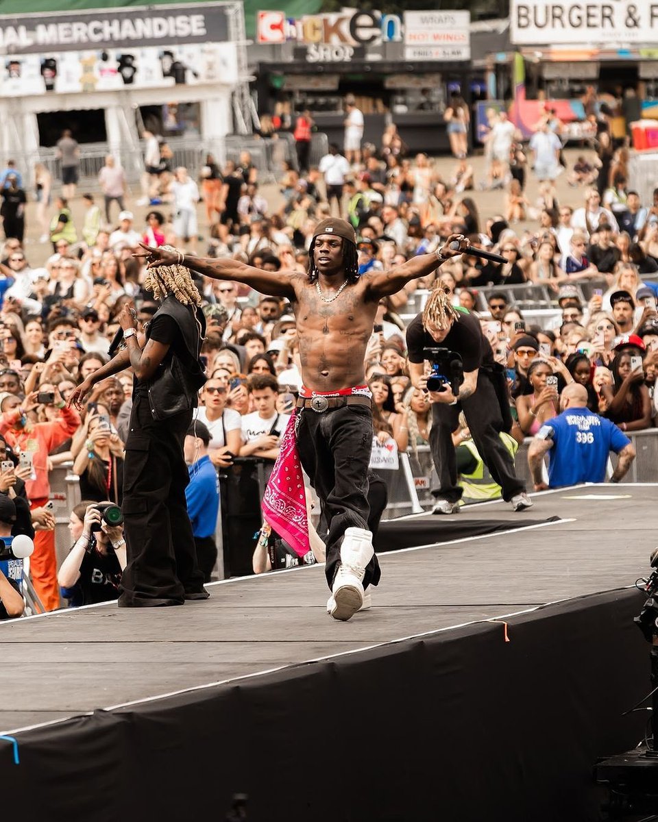 netbuzzradio's tweet photo. 📸 rema HEIS 🦇 Wireless Festival, 2024
__
#netbuzzradio #afrobeats #rema #heisalbum #popculture #art #benin #wireless #wirelessfestival https://t.co/UMAcnhdyuO