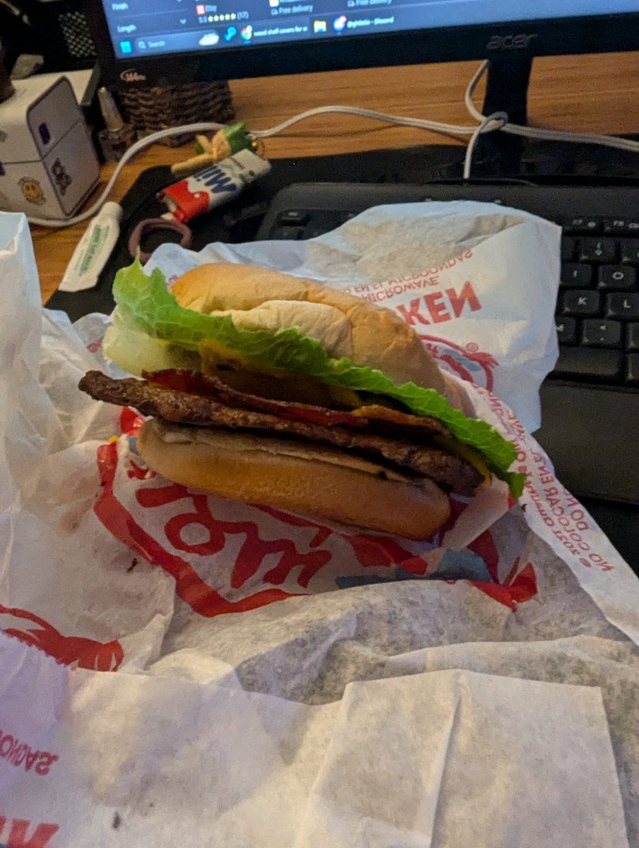 allymakesmagic's tweet photo. @Wendys why is my jr bacon cheeseburger patty thinner than the bacon and SEE THROUGH? This is not a burger lmao. https://t.co/SsswbpsGbF