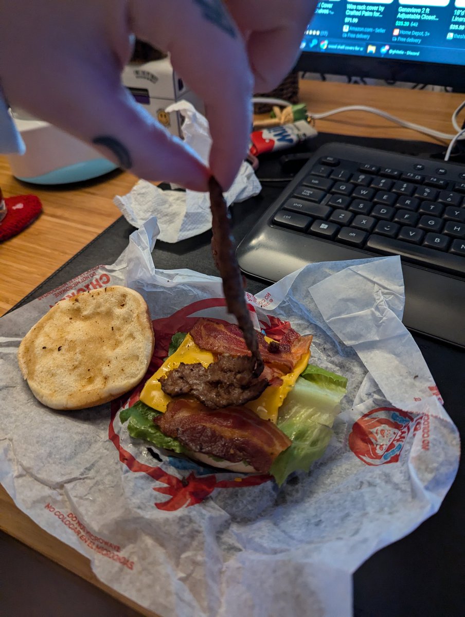 allymakesmagic's tweet photo. @Wendys why is my jr bacon cheeseburger patty thinner than the bacon and SEE THROUGH? This is not a burger lmao. https://t.co/SsswbpsGbF