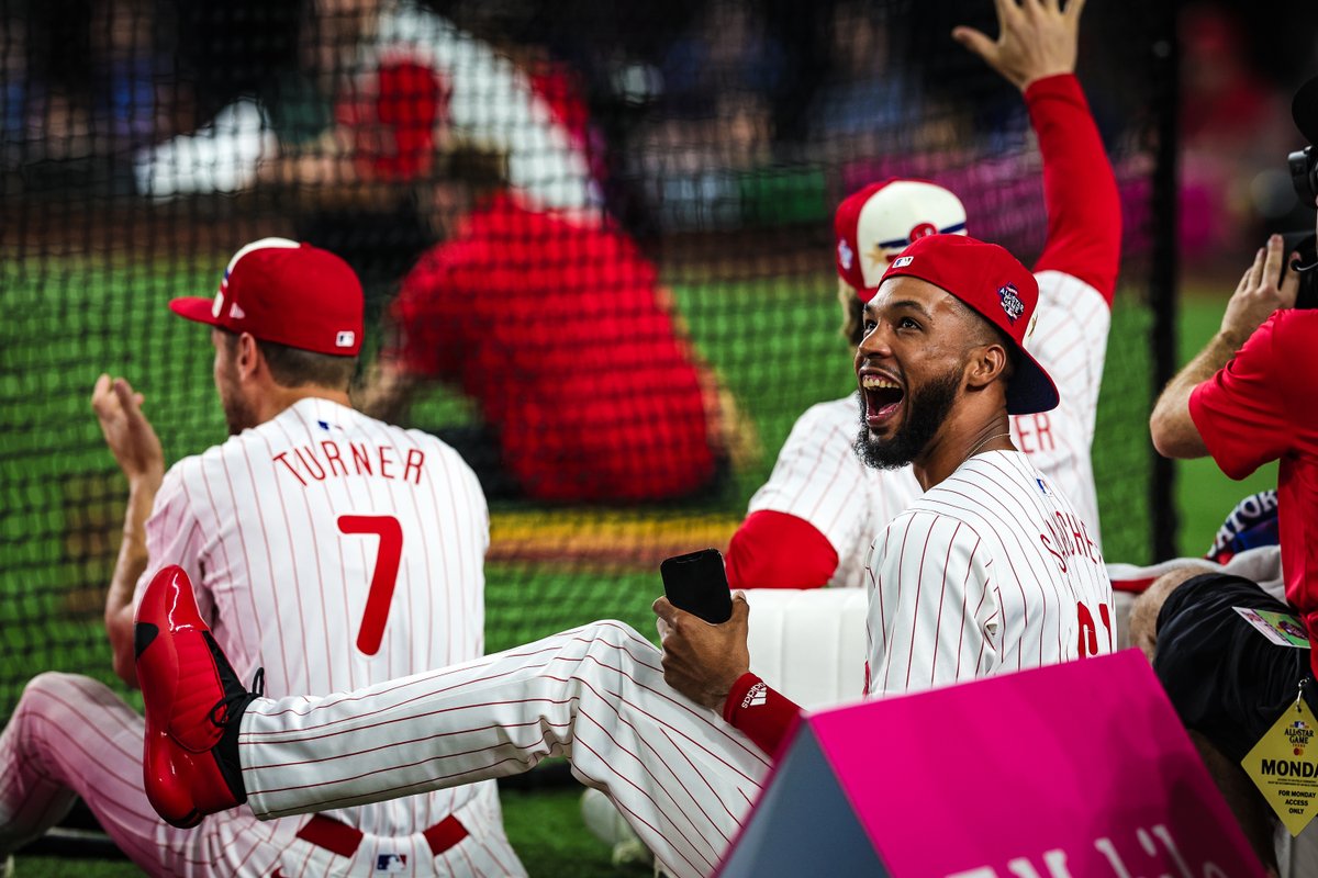 All love for our guy 🦒