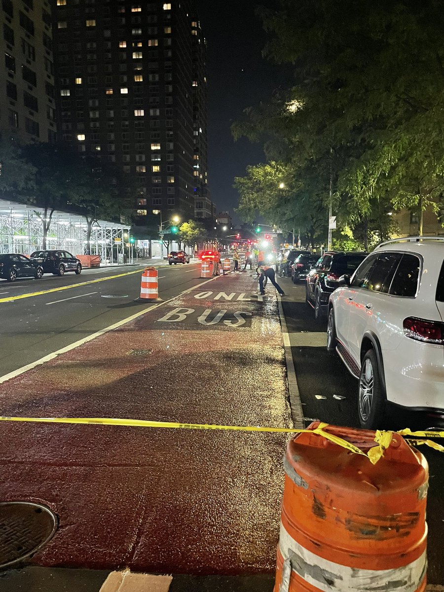 JamesLLlamas's tweet photo. Some #freshkermit for the First Avenue bus lanes! The tinted concert wasn’t super vivid so I’m glad to see @NYC_DOT adding MMA on top. https://t.co/Eysh5Go3ag