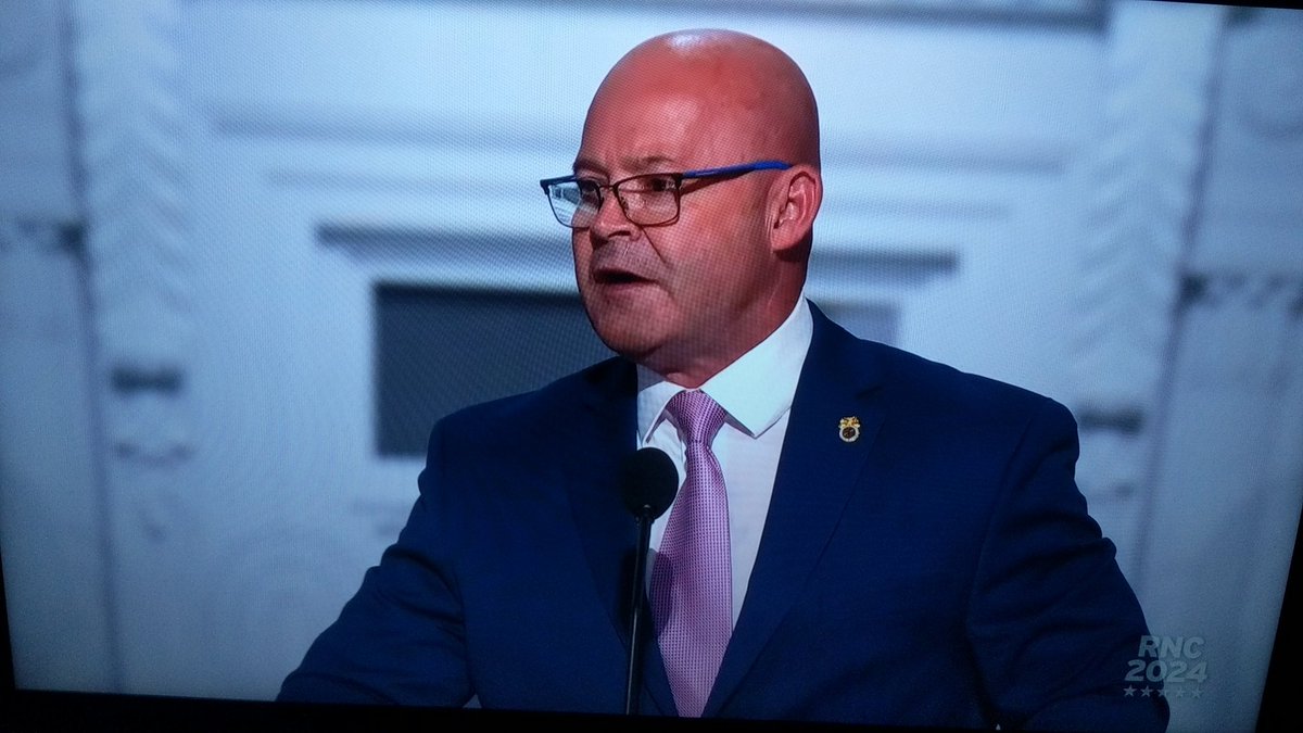 Having the President of the teamsters union speak at the RNC is amazing and needed American workers stand by those who fight for us and that is Donald Trump! #UnionStrong