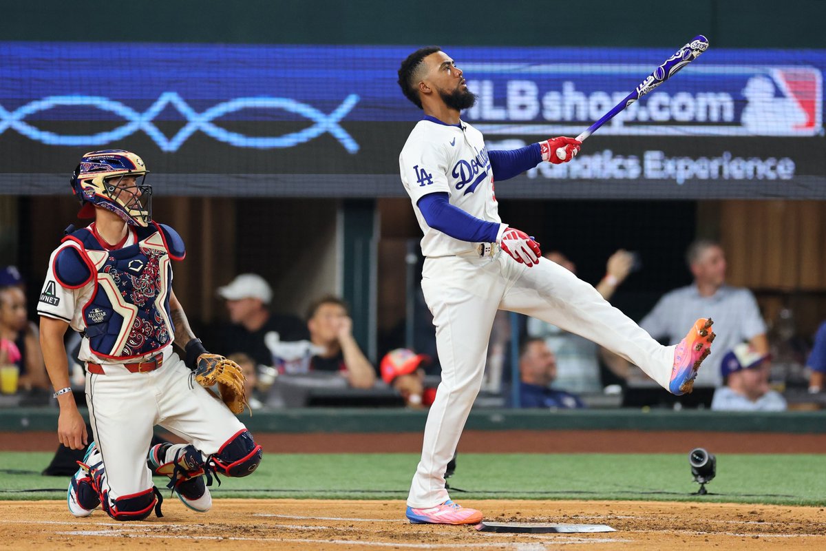 Teoscar Hernández won the #HomeRunDerby in the Adizero Afterburner