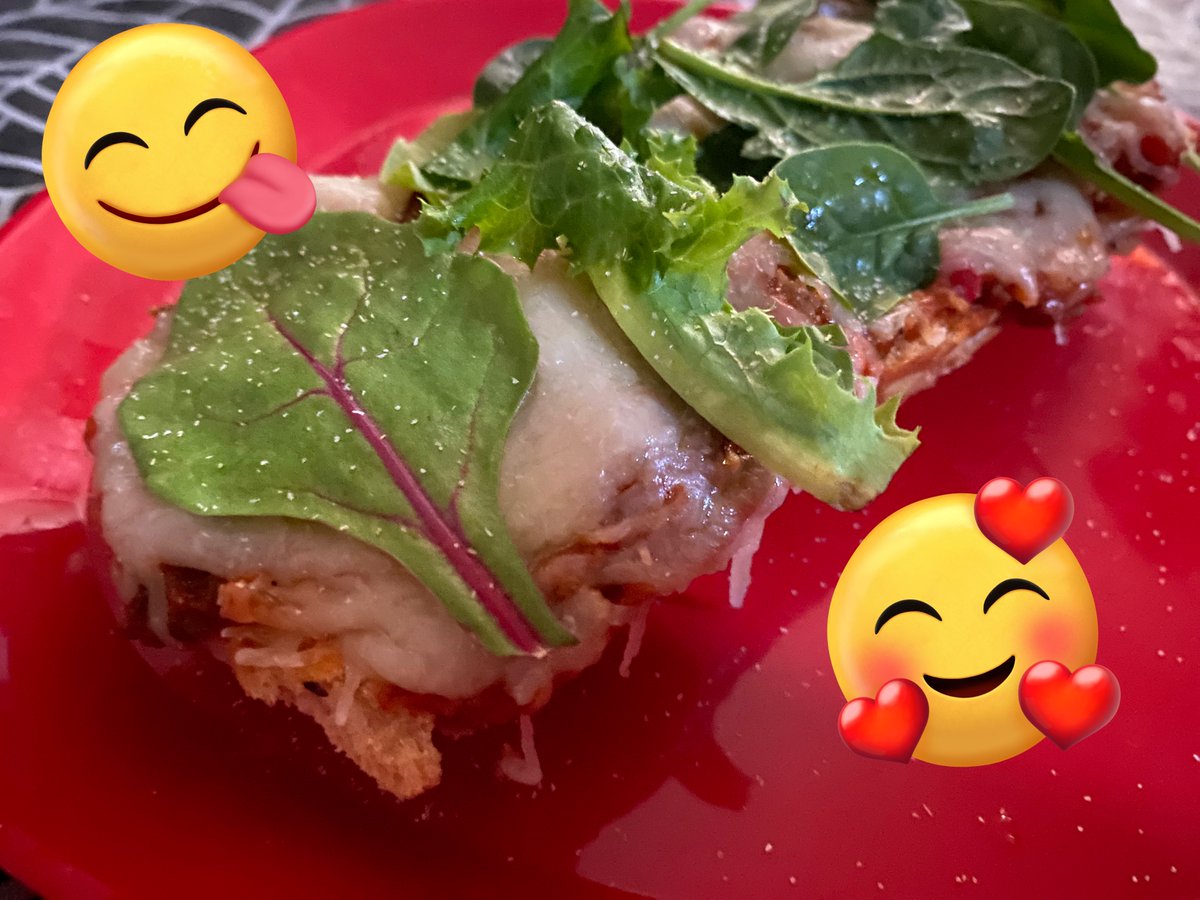 XavierRuneblade's tweet photo. Hey #XVerse
Made #SesameRanchChefSalad 🥗with #GarlicButterGrilledOnionsMushrooms 🧅😍🍄 
Also #PizzaBread 🍕
Eating well while watching #SweetTooth 🫎&amp; #StarTrekProdigy🖖
Wish all a great night with wonderful dreams🖤❤️‍🔥🎶🤘😎🙏🥰🍀♠️💀🌹 https://t.co/Z442IAKeYM