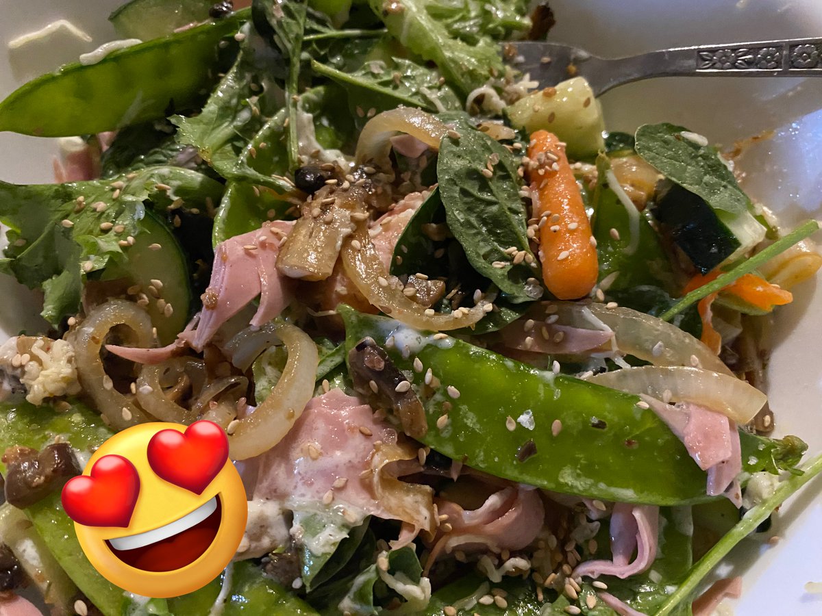 XavierRuneblade's tweet photo. Hey #XVerse
Made #SesameRanchChefSalad 🥗with #GarlicButterGrilledOnionsMushrooms 🧅😍🍄 
Also #PizzaBread 🍕
Eating well while watching #SweetTooth 🫎&amp; #StarTrekProdigy🖖
Wish all a great night with wonderful dreams🖤❤️‍🔥🎶🤘😎🙏🥰🍀♠️💀🌹 https://t.co/Z442IAKeYM