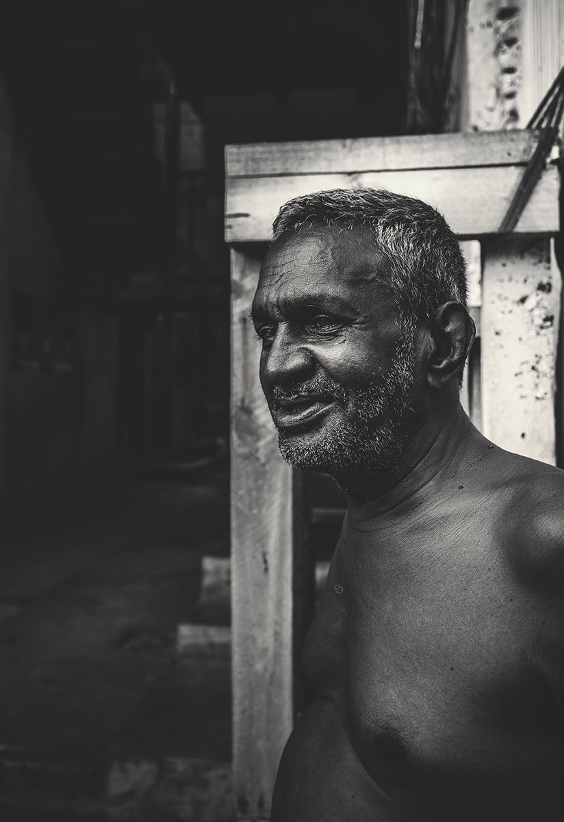 S_MorningLight's tweet photo. FOR MEN & HORSES
No 34 Hussainiya St, #Hulftsdorp, once the site of stables belonging to King Dharmapala of Kotte, in the 17th cen, today houses low income families, boarders & a couple of small shops. More@ https://t.co/jTxpXGHcpR
#UrbanExplorer #oldcolombo #colombocitywalks https://t.co/bnEAWwTfJl