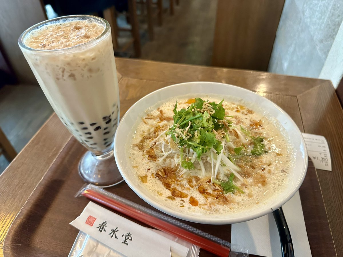 n_skywalker's tweet photo. 今日のランチは、豆漿鶏湯麺とタピオカミルクティー。
また、台湾行きたいなぁ〜🇹🇼

#ランチ #今日のランチ #春水堂 #豆漿鶏湯麺 #タピオカミルクティー https://t.co/niWppED2Do