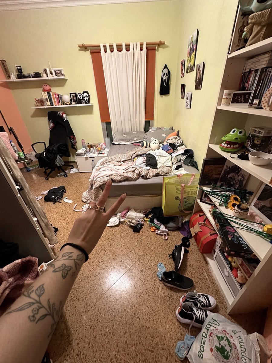 s44nti's tweet photo. volver a un episodio depresivo se ve así https://t.co/sM4CNDYEgp