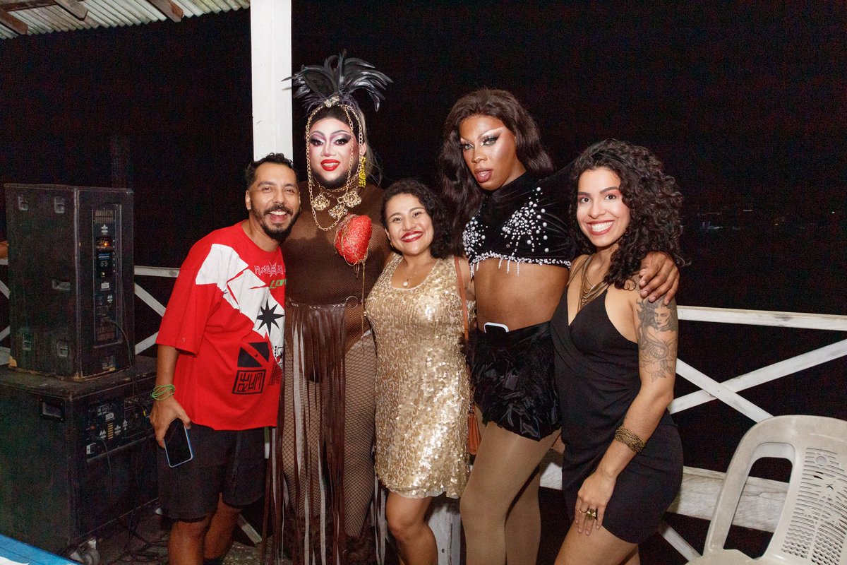 vivireispsol's tweet photo. Já é segunda , mas eu ainda estou pensando na sexta-feira babadeira que rolou @noitesujaa Fatality no Mormaço.
Tive a honra de ser jurada ao lado da S1mone Soledade  e @ShannonSkarllet da competição que foi emocionante do início ao fim https://t.co/lRzbL2CHyB
