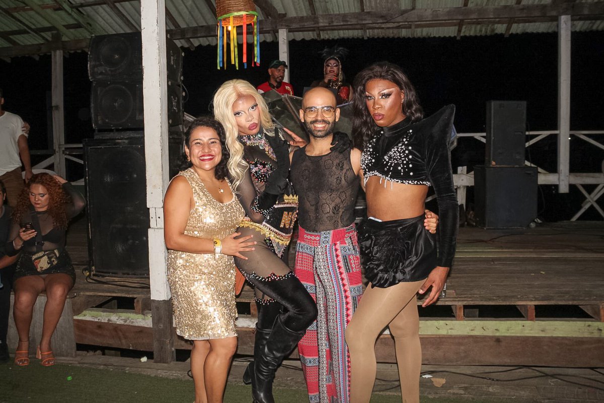 vivireispsol's tweet photo. Já é segunda , mas eu ainda estou pensando na sexta-feira babadeira que rolou @noitesujaa Fatality no Mormaço.
Tive a honra de ser jurada ao lado da S1mone Soledade  e @ShannonSkarllet da competição que foi emocionante do início ao fim https://t.co/lRzbL2CHyB
