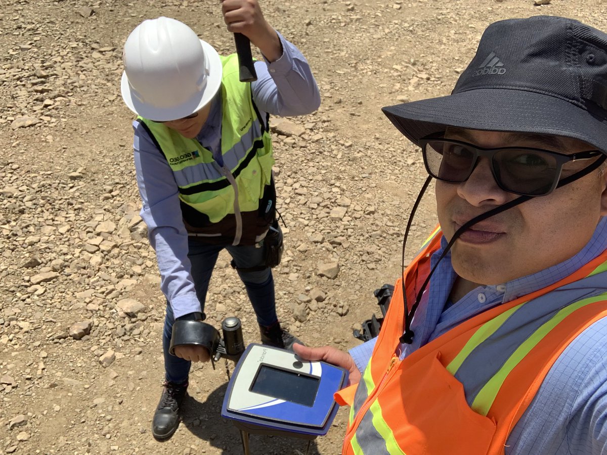 saintloyal's tweet photo. Hoy estuvimos haciendo mediciones con penetrómetro dinámico de energía energía variable (PANDA) para evaluar la efectividad de la compactación en toda la capa en un proyecto aquí en #Tijuana. 

El material es enrocado de suelo. https://t.co/qKu9p5iBDN