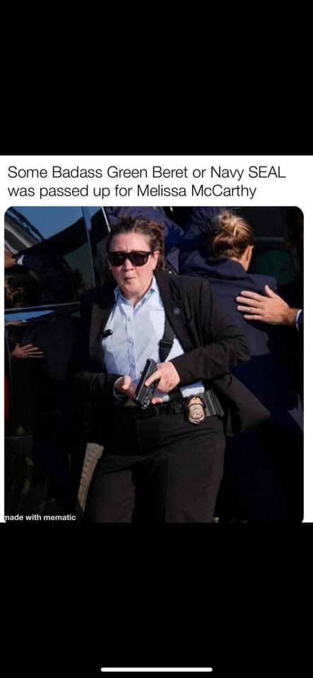 CGCGUNCONTR0L's tweet photo. @KaeleyT She cowered and hid. 

And when securing the President in the SUV, she inappropriately drew her pistol and fumbled around recklessly returning it to her holster. 

She is UNFIT. DANGEROUS

Further, she simply lacks stature to COVER THE PRESIDENT, which is her Job No 1 https://t.co/bfS1S4AVsS