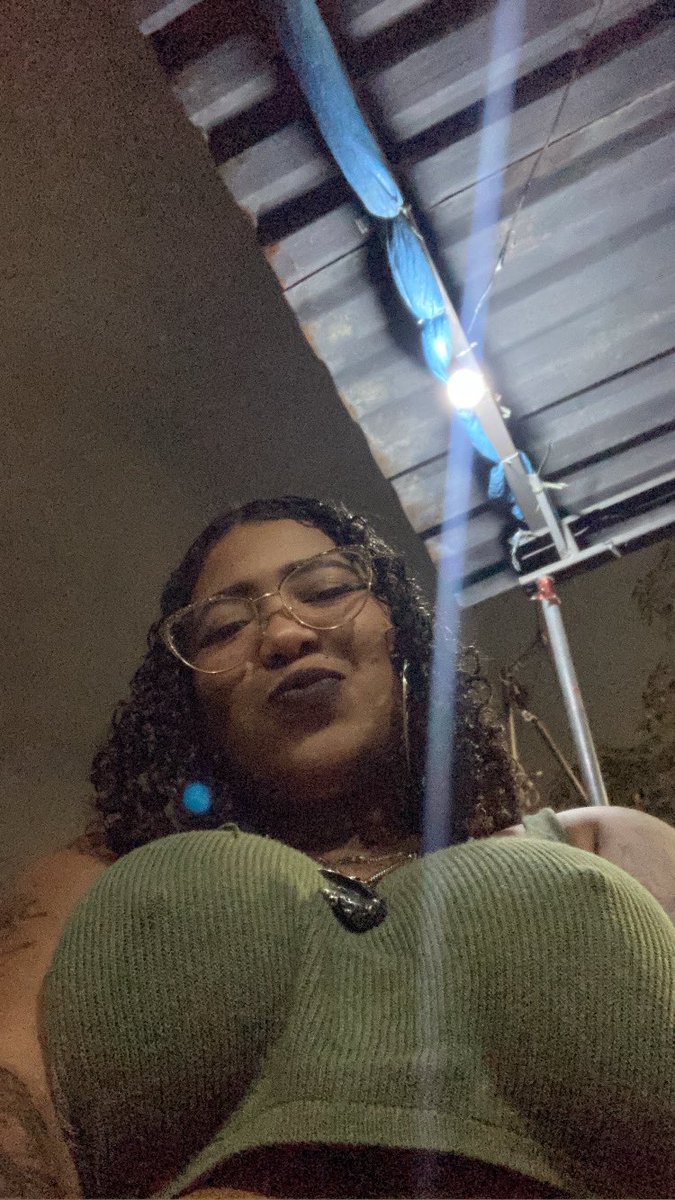 PMorennaa2's tweet photo. Perdida na roda de rima do pacstao nessa segunda feira a noite 🔥 👀 https://t.co/wJmt2dEtOM