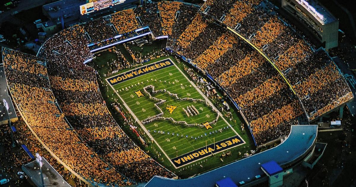 Damari_Simeon's tweet photo. Blessed to receive my ninth offer from West Virginia  University!!!
@HermitsFootball @CoachChadScott @CoachJaxDL @Coach_DLaws @rickymremax @CoachAlstonk @kevinquinn74 @WideoutsCoach https://t.co/hsChv3ZwAP