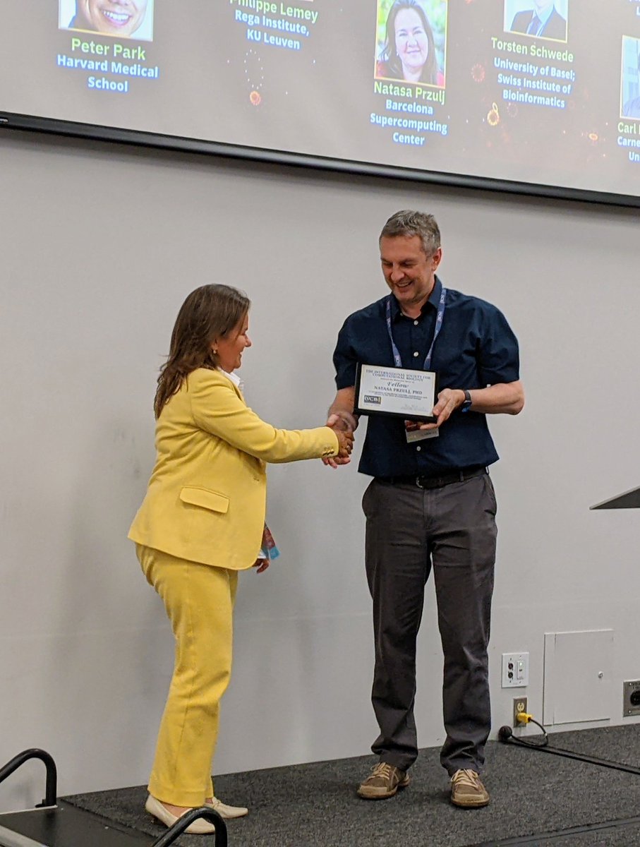 ProfMilenkovic's tweet image. Proud of my PhD advisor @NatasaPrzulj  for being elected a 2024 ISCB Fellow!! Here she&apos;s being awarded her Fellow plaque by the ISCB President @pedjagogue at ISMB 2024