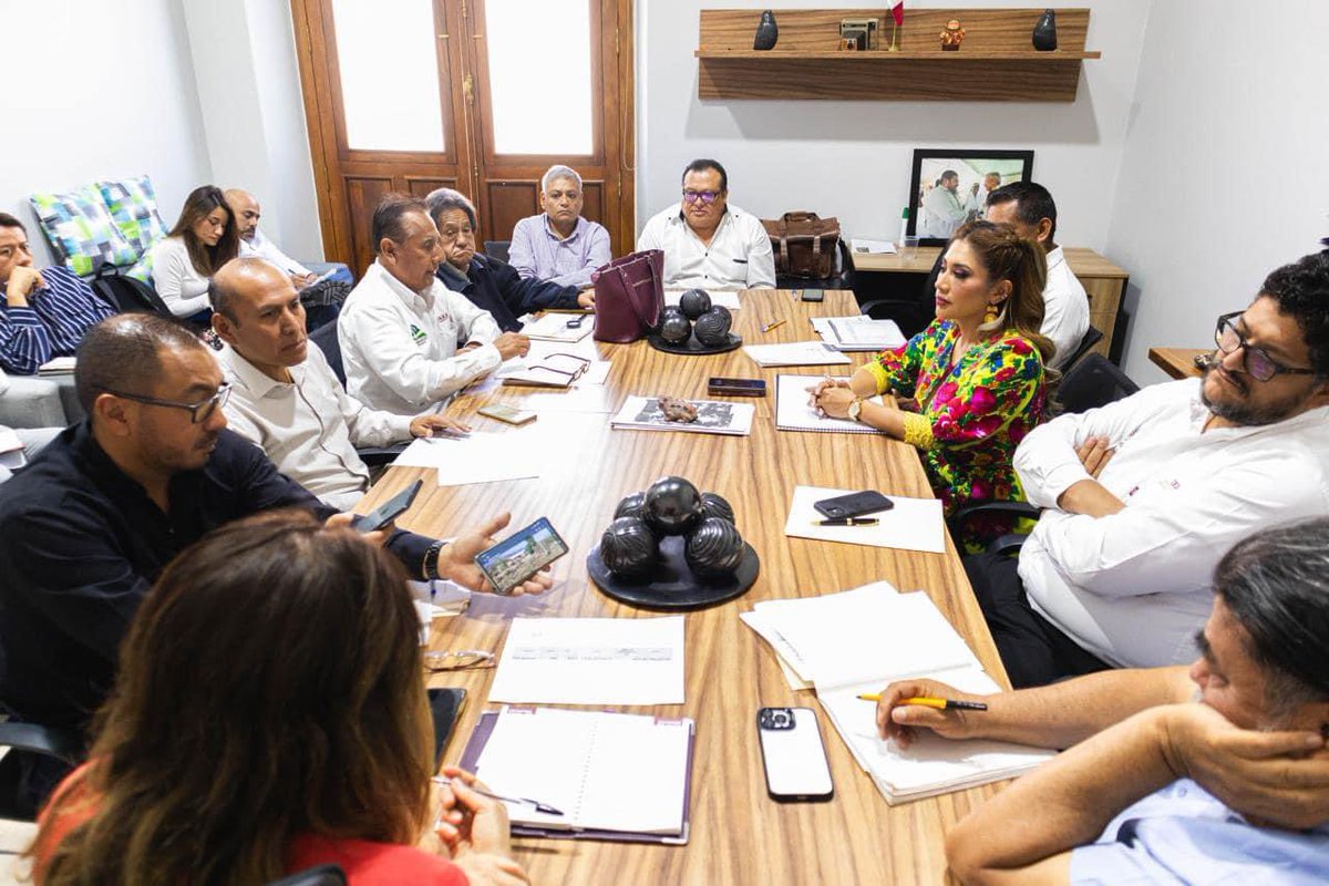 doctoravero's tweet photo. ✅El objetivo de este encuentro, es planear en conjunto la atención de las necesidades de infraestructura y equipamiento y las alternativas de financiamiento en cada uno de nuestros subsistemas, para así agilizar trámites, conforme a la instrucción de nuestro Gdor. @salomonj.
2) https://t.co/ZMLqNhWM56