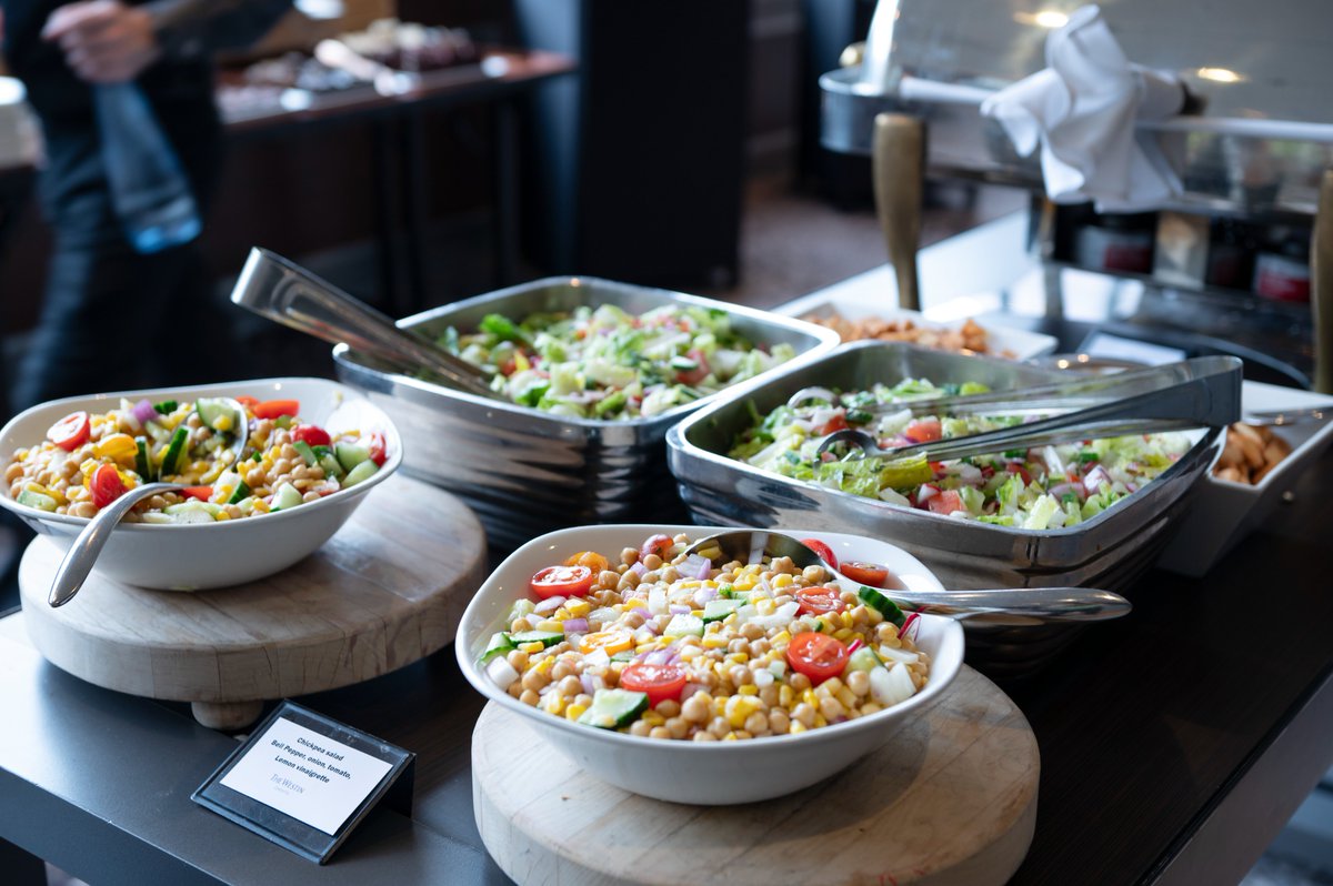 All bases covered, especially food! The NADY Summit ensured that all attendees were well-fed throughout the 2-day event with balanced meals with halal, vegetarian and gluten-free options! 🌟

🍽️ Each day began with a sumptuous continental breakfast buffet featuring pastries,