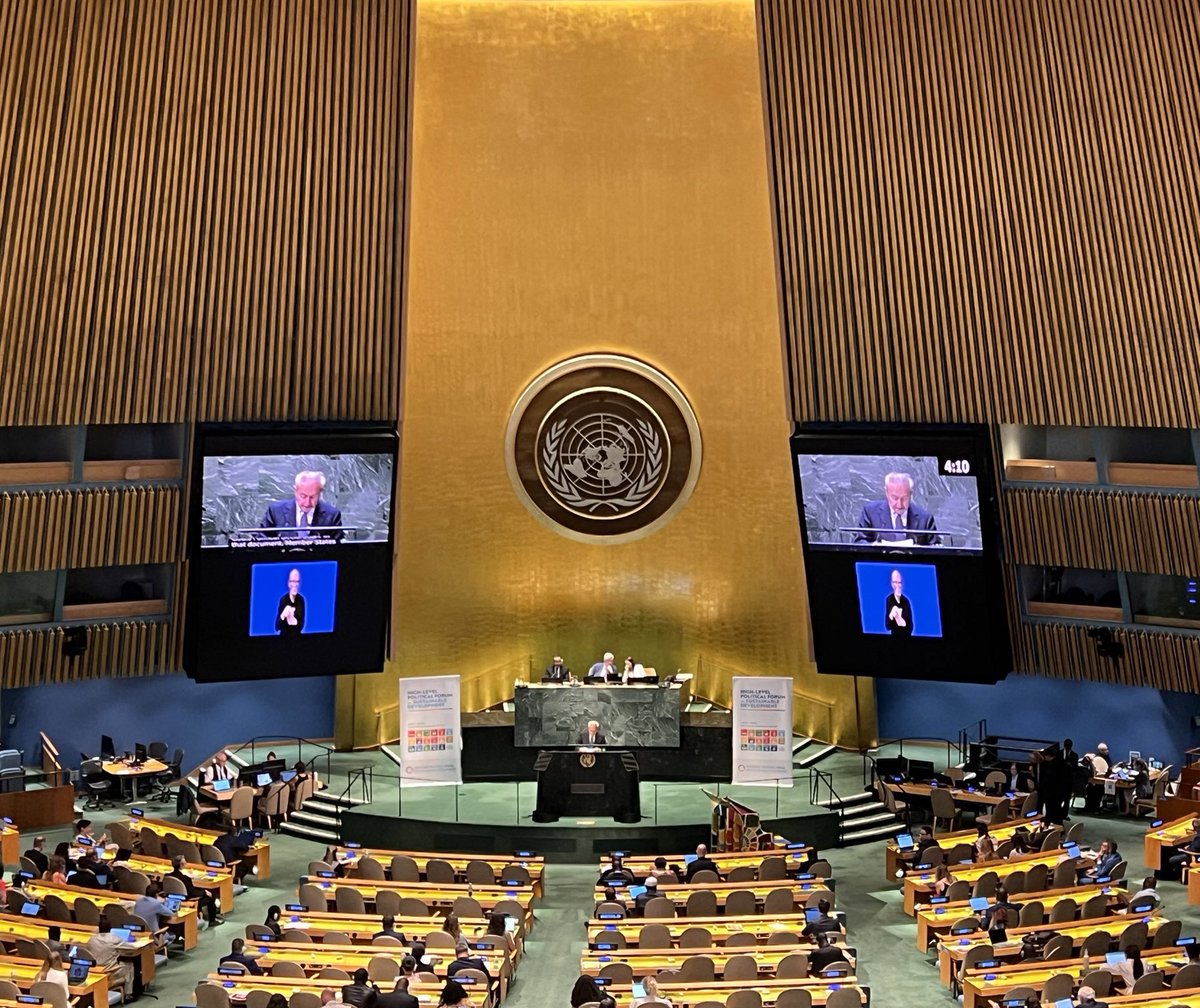 MexOnu's tweet photo. En la apertura del #HLPF2024 🇺🇳, el Emb. @HVasconcelos_ en nombre de @MIKTA 🇲🇽🇮🇩🇰🇷🇹🇷🇦🇺, resaltó la importancia del vínculo entre desarrollo sostenible, derechos humanos e igualdad de género, para lograr los #ODS. Llamó a fortalecer los informes locales voluntarios. https://t.co/gSSg8jJXp3