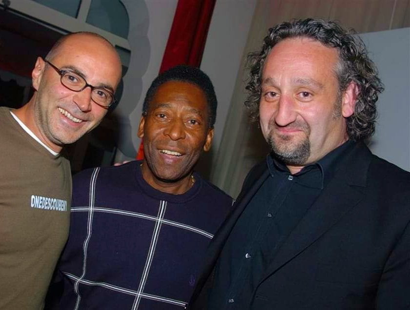 CenturionAgency's tweet photo. Même le Roi Pelé adorait Les Collègues ! ❤️⚽️Venez fêter les 25 ans du film culte à #Aubagne avec les acteurs! Infos & Billetterie https://t.co/96fxrPnm3I
#José #pelé #Michel #mondialette #Marseille #TeamOM au bénéfice de @SyaEspoir @Vincenzopsy4 @Alonzopsy4 @Sopranopsy4 #Psy4 https://t.co/DEAqztYlda