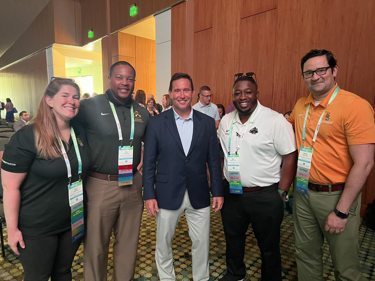 Michael T. Dunson M. Ed (@hshs_asp_dunson) on Twitter photo Thanks <a href="/JonGordon11/">Jon Gordon</a> for the word of wisdom this morning. As educators, we may not alway see the harvest, but we can’t let that stop us from planting seeds.
#principalsUNITED Thanks <a href="/JonGordon11/">Jon Gordon</a> for the word of wisdom this morning. As educators, we may not alway see the harvest, but we can’t let that stop us from planting seeds.
#principalsUNITED