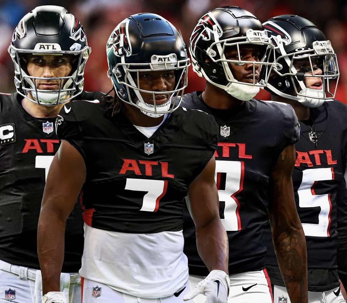 arkeshrayyyy's tweet photo. the falcons are making the playoffs this year. https://t.co/ymN9dDWOuP