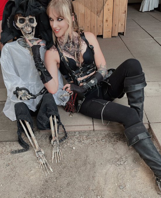 wanna check me for scurvy, handsome? https://t.co/J3Cwg2QiSm