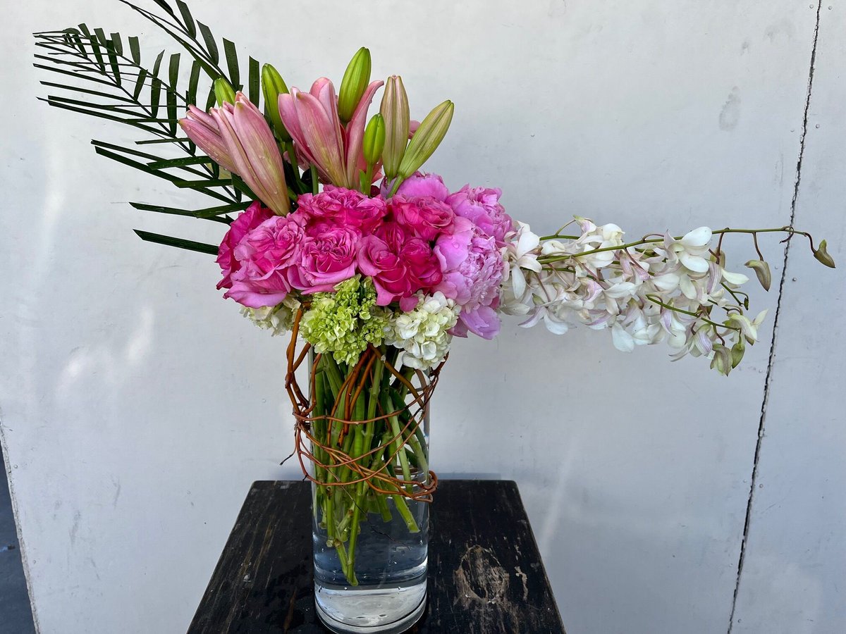 MyLittleFlowerS's tweet photo. A behavioral research study conducted by Rutgers University found that flowers have an immediate impact on happiness, with participants expressing genuine smiles and positive emotions upon receiving flowers. #mentalhealth #flowers https://t.co/dvYhs6sWGs https://t.co/eSNVUCGvgn