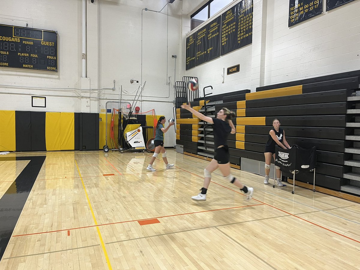 HflVolleyball's tweet photo. 42 more days!  🏐🏐🏐
@HFLCSDAthletics https://t.co/rZiupIGsSq