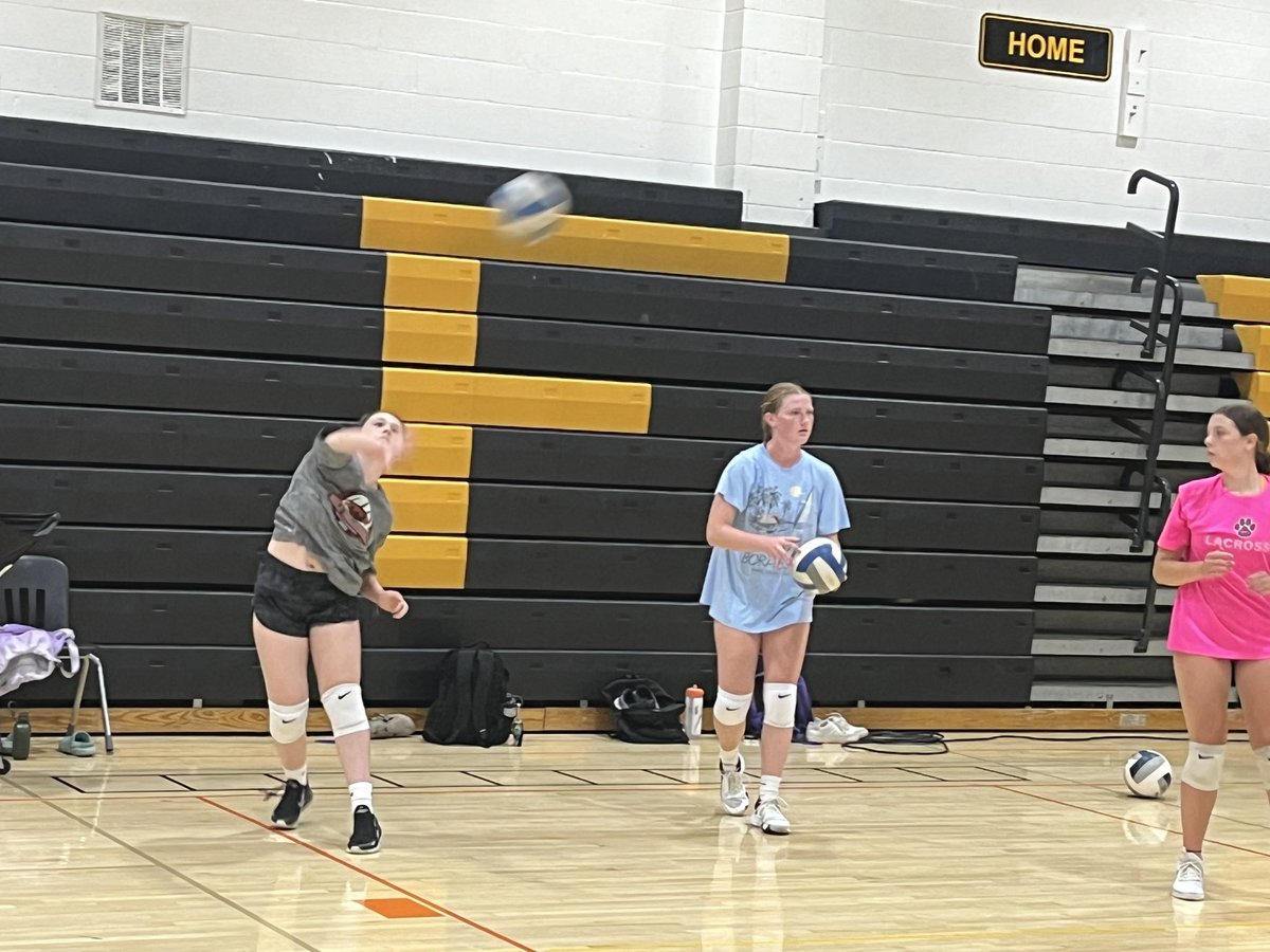 HflVolleyball's tweet photo. 42 more days!  🏐🏐🏐
@HFLCSDAthletics https://t.co/rZiupIGsSq