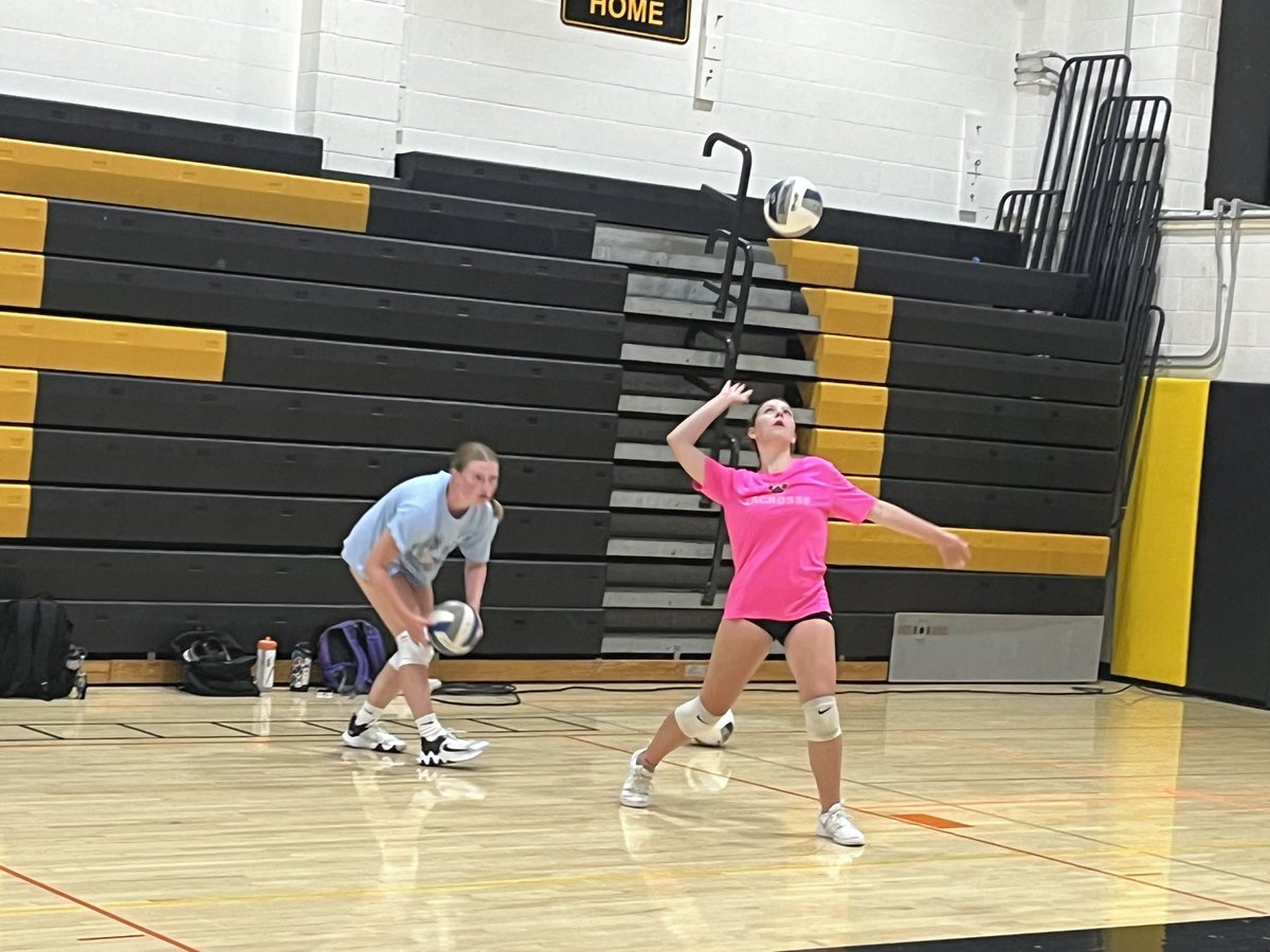 HflVolleyball's tweet photo. 42 more days!  🏐🏐🏐
@HFLCSDAthletics https://t.co/rZiupIGsSq