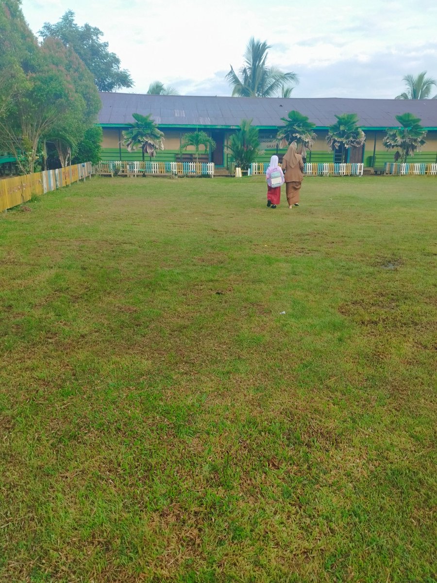 sabdoKN's tweet photo. Perasaan dulu aku yang pake seragam. Terus sekarang sebagai pemeran pengantar https://t.co/bljVoXPFuS