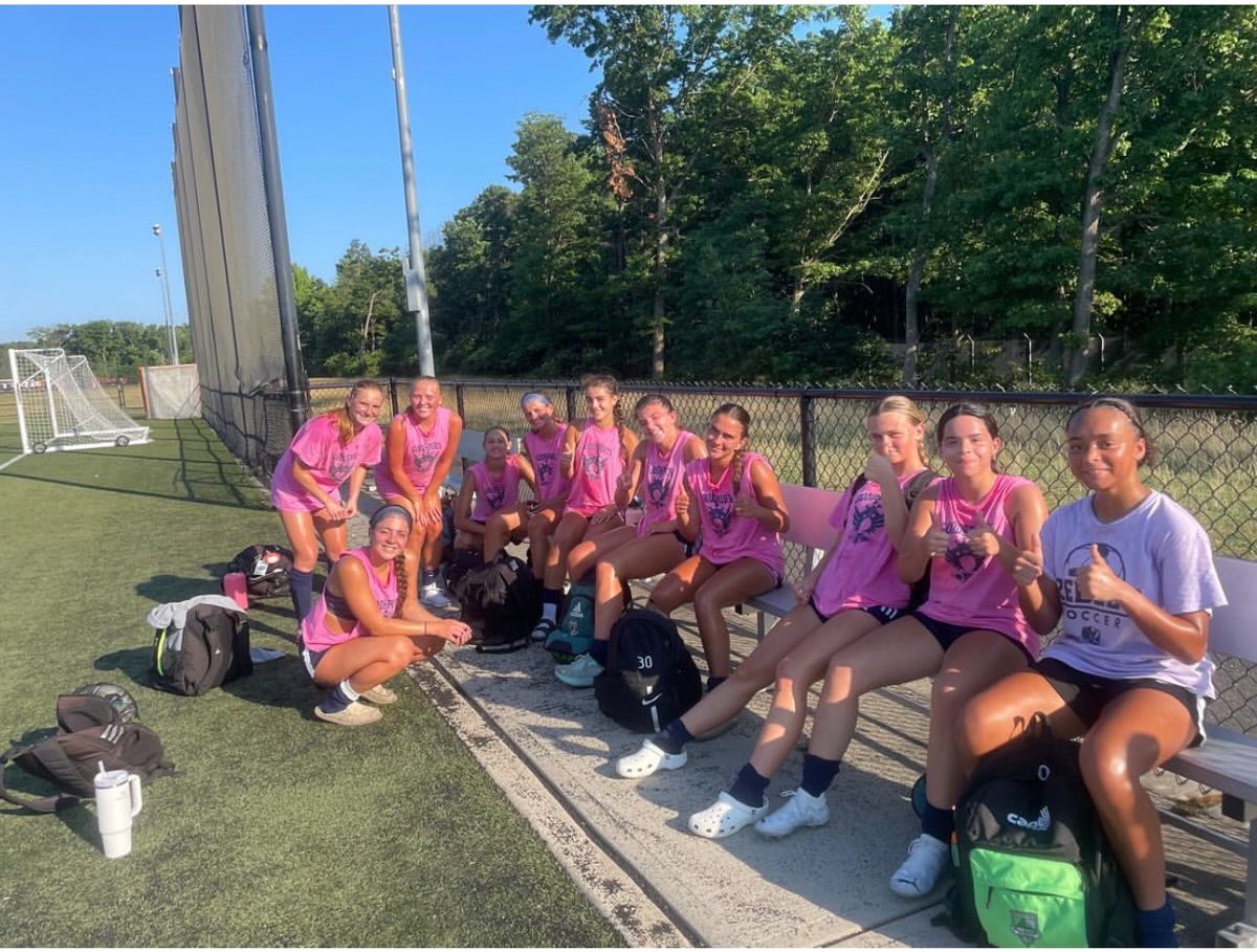 HGS_rebels's tweet photo. Thumbs up for a hard fought tie in the heat⚽️🔥💙@LaylaBarbosa26 @leilashaw_26 @Madelyn9Roberto @GabSnow2025 @samanthagold730 @AllieNase @1AshleySmith5 @veroniicanieves @MakenzieMemmolo https://t.co/Sy34KP2nYO