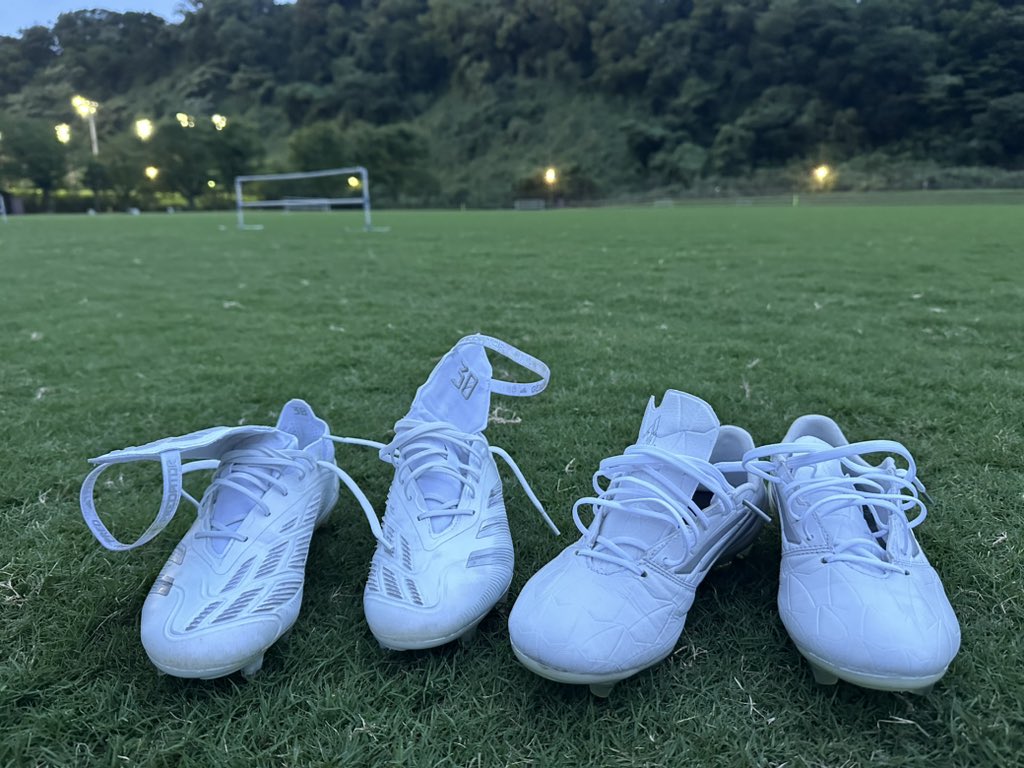 shiocap's tweet photo. 昨日はエンジョイFootball
マリノス、🇪🇸、🇦🇷とadidasサプライヤーのチームが全て勝利したのでadidas DAY
#PredatorElite を初めて着用しました
久しぶりのプレデターでしたがSTRIKESKINラバーフィンにびっくり
プレデターかそれ以外かでコントロールもキックも変えないとってくらいグリップ凄いです https://t.co/sFRxCp2rj3