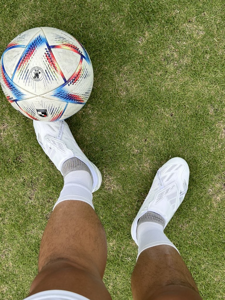 shiocap's tweet photo. 昨日はエンジョイFootball
マリノス、🇪🇸、🇦🇷とadidasサプライヤーのチームが全て勝利したのでadidas DAY
#PredatorElite を初めて着用しました
久しぶりのプレデターでしたがSTRIKESKINラバーフィンにびっくり
プレデターかそれ以外かでコントロールもキックも変えないとってくらいグリップ凄いです https://t.co/sFRxCp2rj3