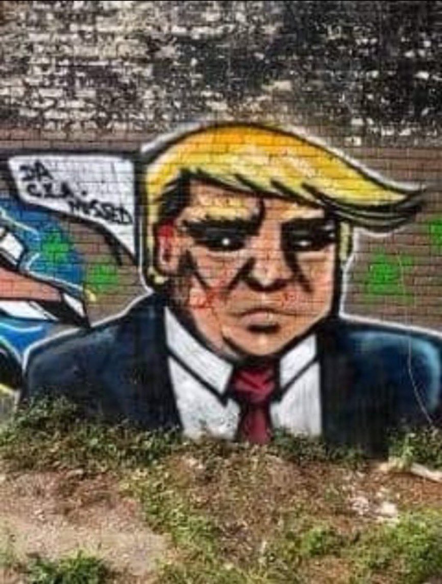 LauraLoomer's tweet photo. SPOTTED IN THE SOUTH SIDE OF CHICAGO! 

DA CIA MISSED https://t.co/13JJlwuALU