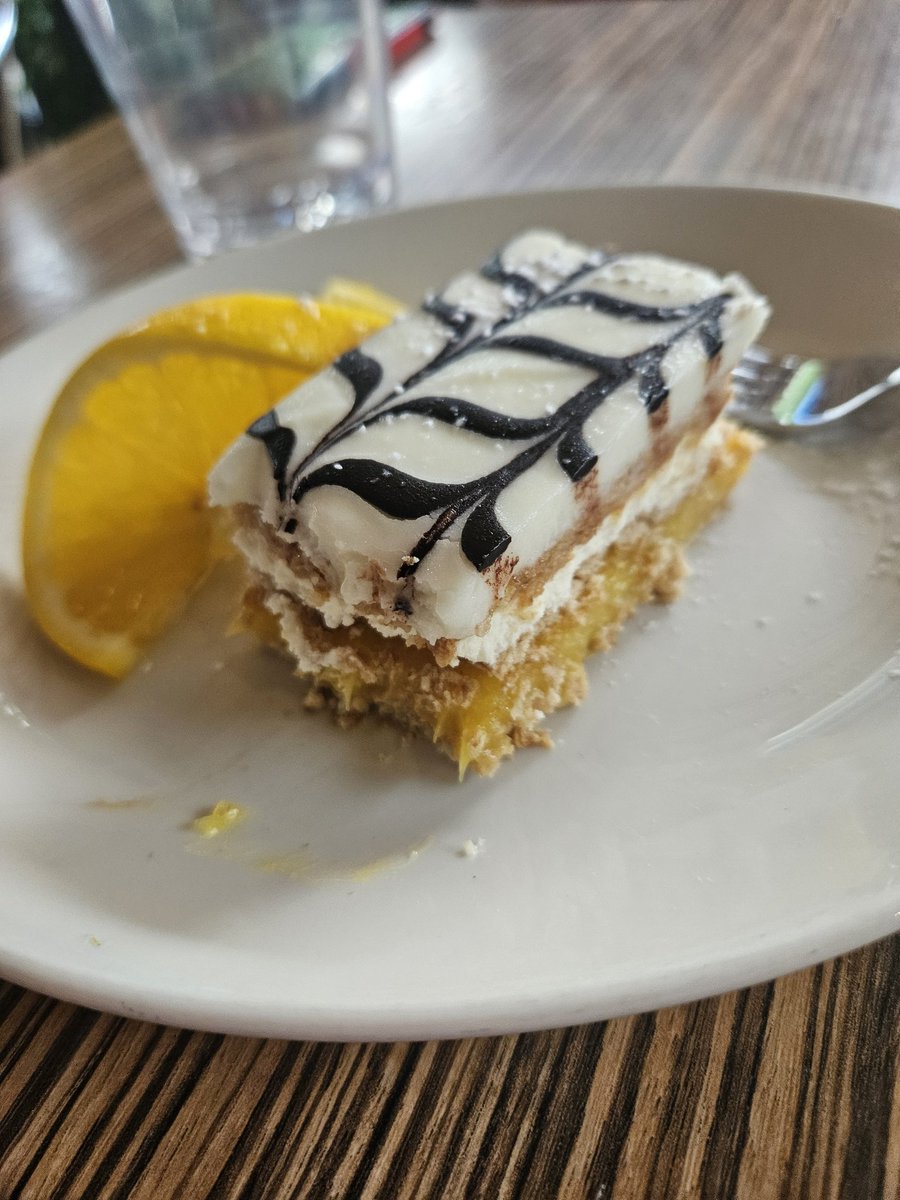 Verothier's tweet photo. Le mille-feuille maison du #Tempsperdu est un pur délice. J'ai découvert ça du temps de l'université...il y a donc 26-27 ans 🫣 https://t.co/2uK8h9K0C9