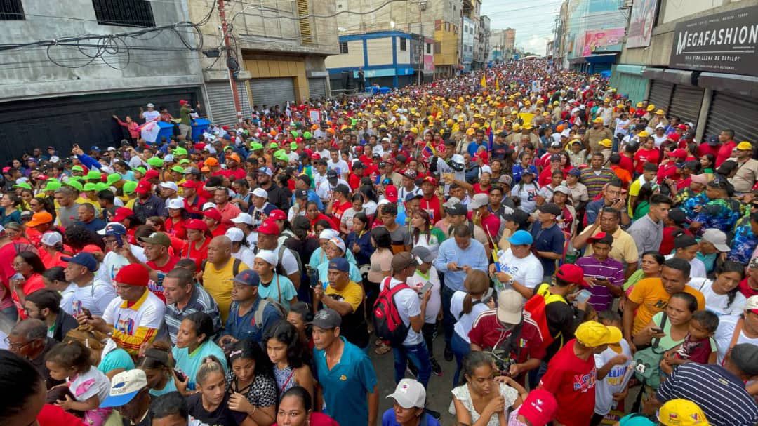 Inmenso San Felix !!!

Guayana desbordó la Calle Ramírez por amor a la Patria y a su presidente y líder <a href="/NicolasMaduro/">Nicolás Maduro</a>