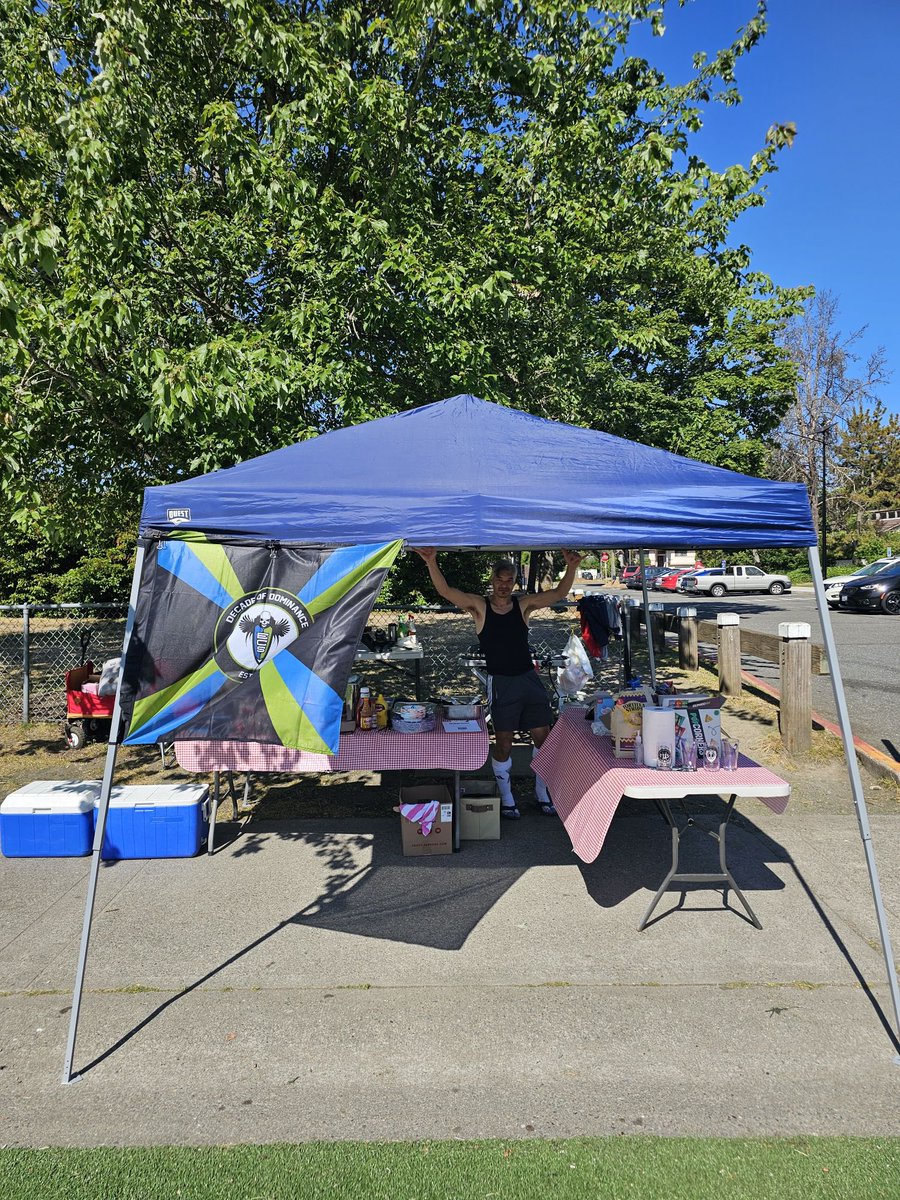 ECS_FC's tweet photo. SUPER SUNDAY!! 

We have a wonderful community and teammates who love to play for each other for 15 years strong!
Results:
FC Black 0 : One Touchables 1
FC Yesler 3 : ECS FC Blue 0
FC Columbia 0 : Sunday Scaries 1
FC Shale 9(!!) : Push FC Black 3

Markus Luke
ECS FC Director https://t.co/bDLp8X5xvG