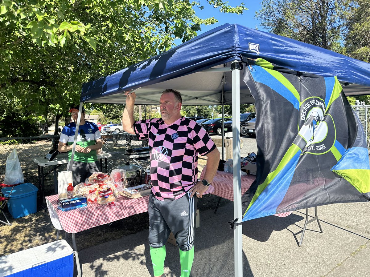 ECS_FC's tweet photo. SUPER SUNDAY!! 

We have a wonderful community and teammates who love to play for each other for 15 years strong!
Results:
FC Black 0 : One Touchables 1
FC Yesler 3 : ECS FC Blue 0
FC Columbia 0 : Sunday Scaries 1
FC Shale 9(!!) : Push FC Black 3

Markus Luke
ECS FC Director https://t.co/bDLp8X5xvG