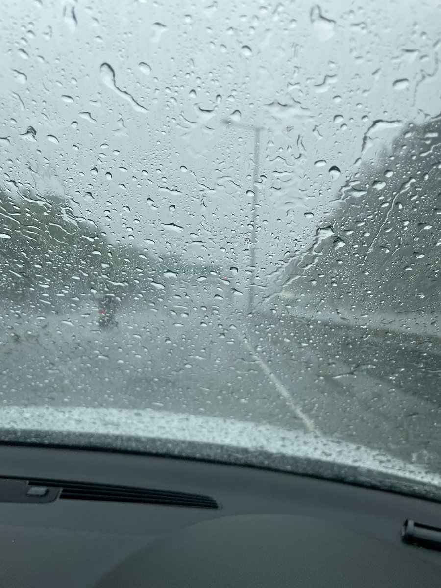 出門遇風雨😫
#見post記得帶☔️