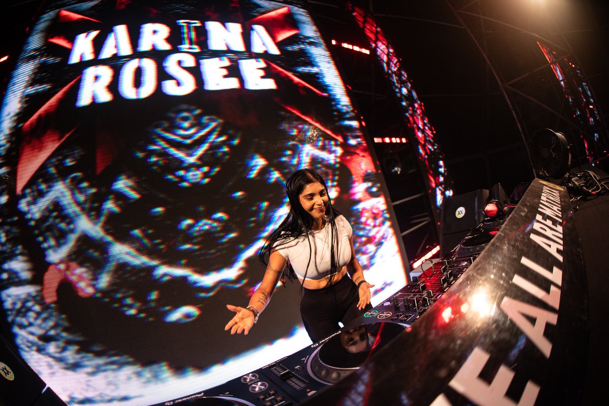 La DJ y productora mexicana Karina Rosee realizó una actuación memorable en el festival Dreamfields en los Países Bajos 🇳🇱 , cautivando a la audiencia con su set de hardstyle y rawstyle ⚡️😮‍💨