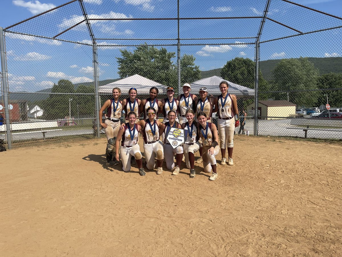 Jaz_McKinney15's tweet photo. Great games and competition this past weekend. So proud of my team for winning the tournament!!!!!!! Go Thunder🥎🔥 https://t.co/LQtWhbM69H