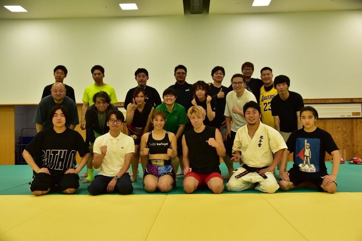 sunrise_tomoya's tweet photo. 7月13日に開催されました軽井沢キックボクシングイベント第6段にご協力、ご参加いただきました皆様、誠にありがとうございました。
無事に開催ができましたことをこの場を借りて厚く御礼申し上げます。
第6段は、現役K-1ファイターの芳美選手、山浦迅選手、山浦力也選手をお招きしました。 https://t.co/zussxxqy9P