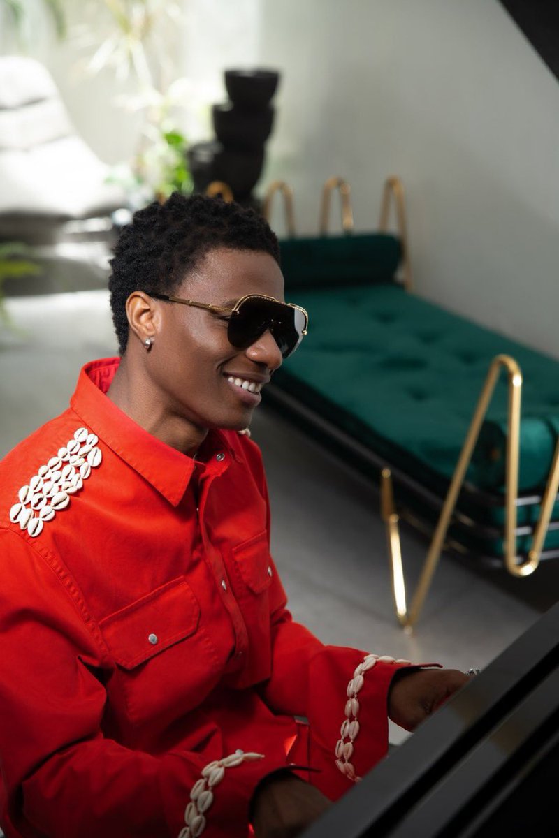 Guccistarboi's tweet image. Drop a heart ❤️ for KING WIZKID 👑🐐